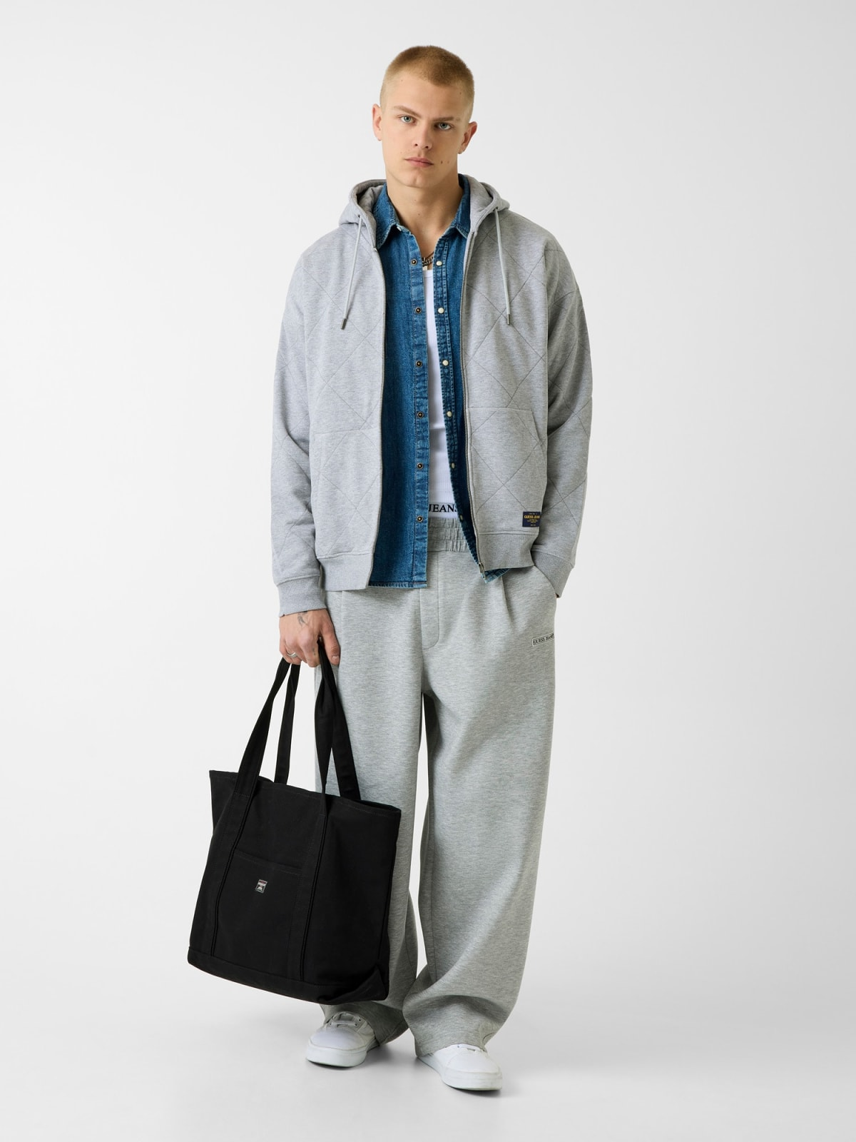 GUESS JEANS OVERSIZED QUILTED ZIP UP HOODIE