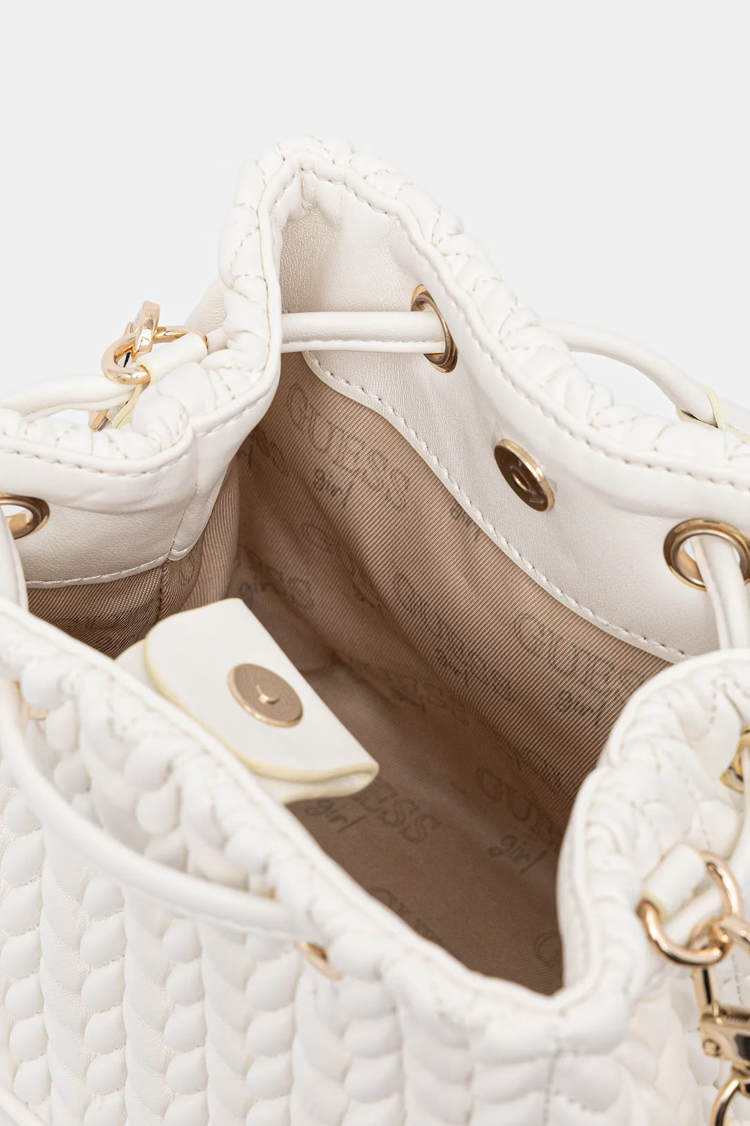 GUESS QUILTED MINI BUCKET BAG