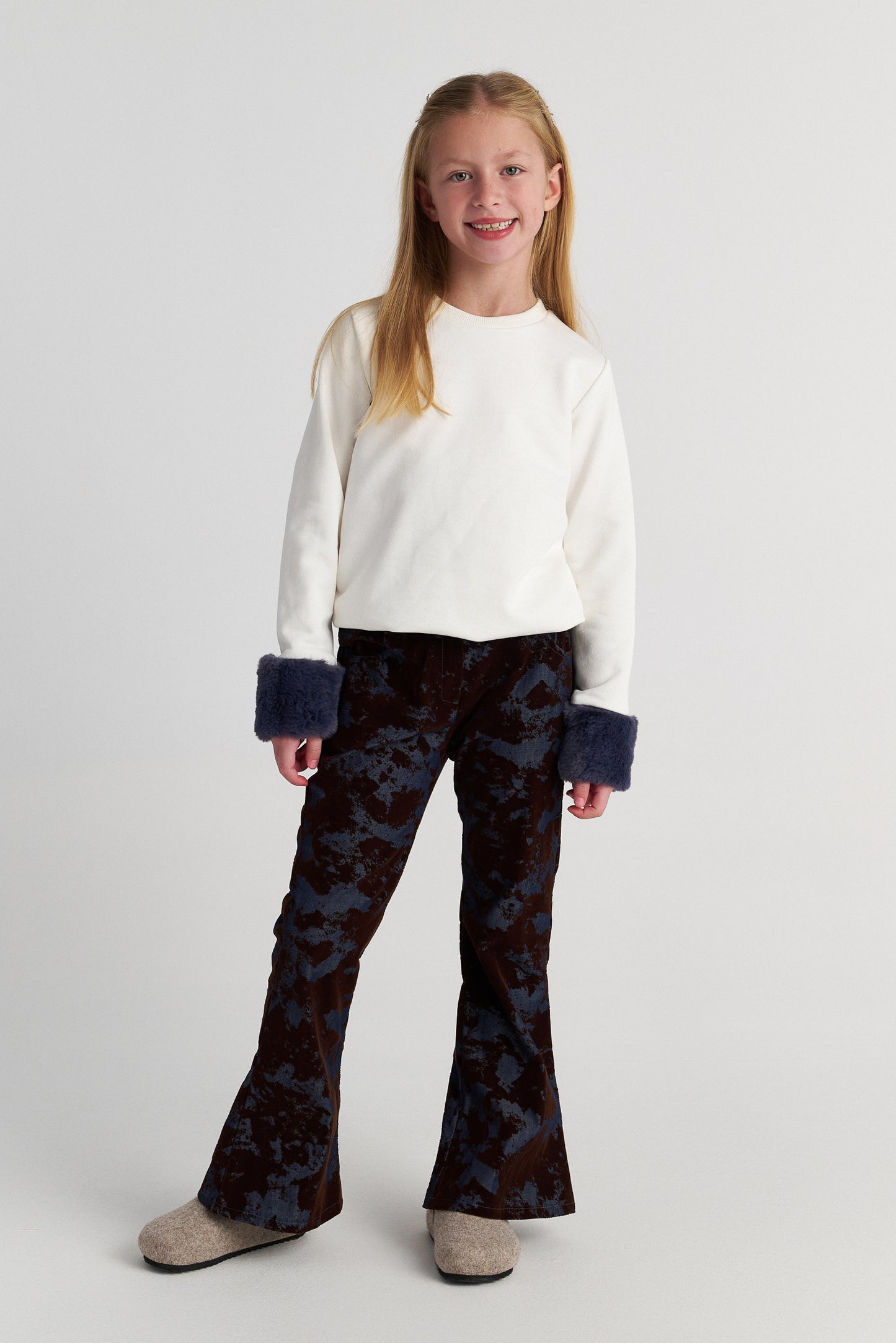TWO IN A CASTLE FAUX FUR SLEEVES TOP