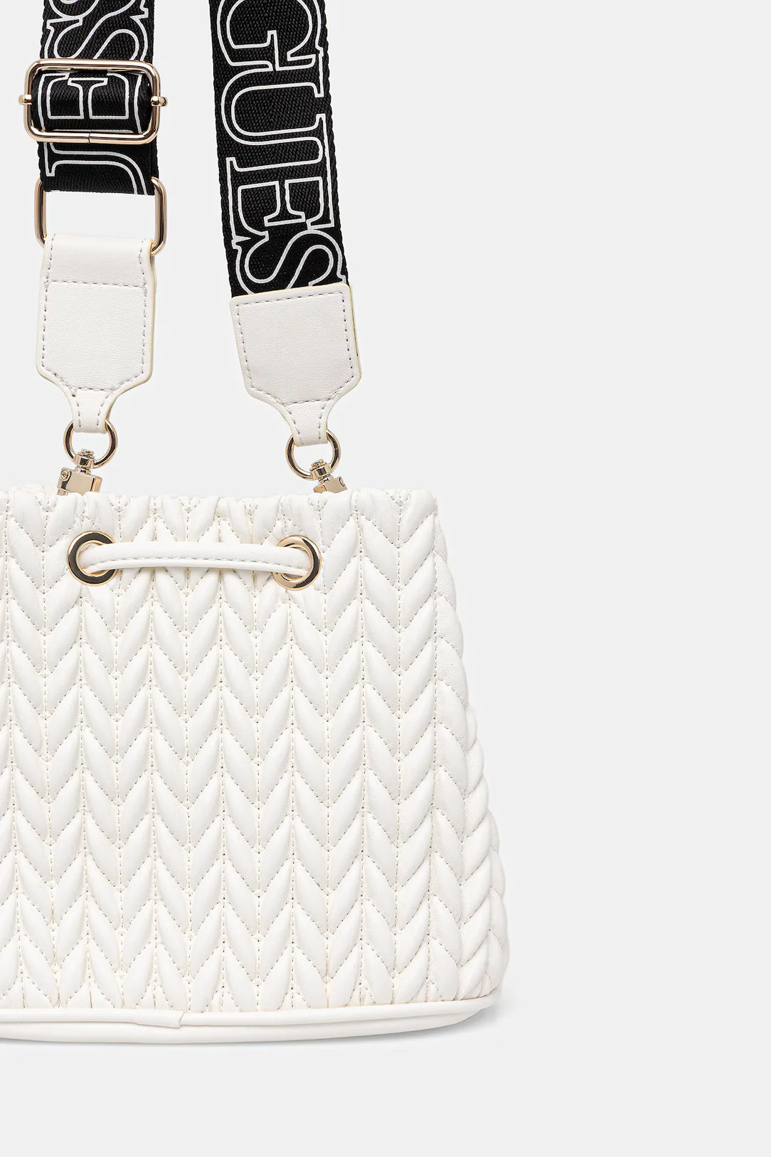 GUESS QUILTED MINI BUCKET BAG