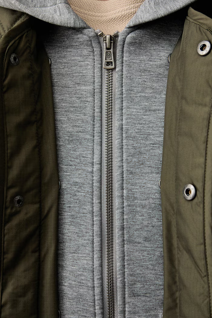 GUESS QUILTED DETACHABLE HOOD TRANSITIONAL JACKET