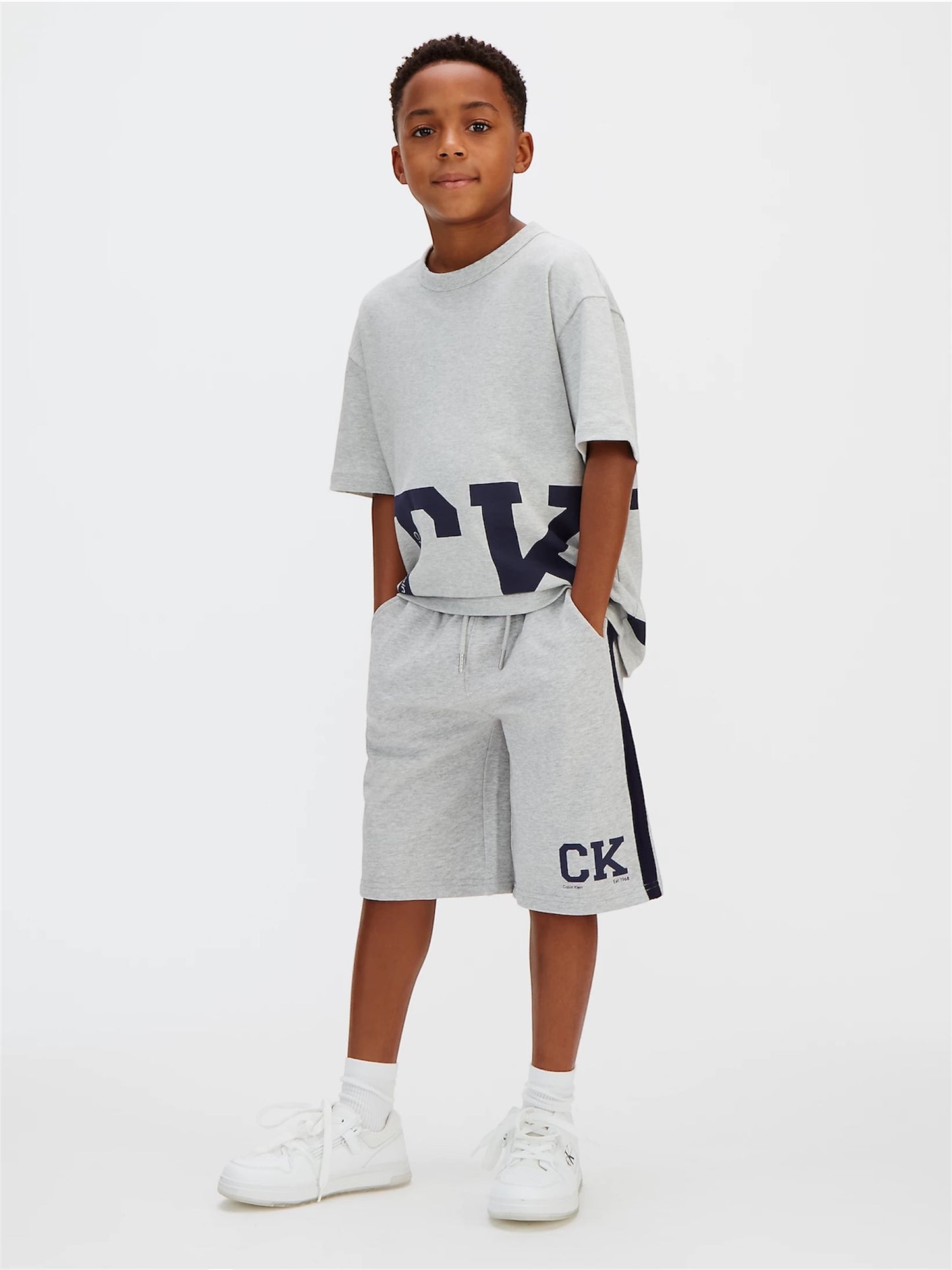 CALVIN KLEIN KIDS VARSITY RELAXED FIT T SHIRT