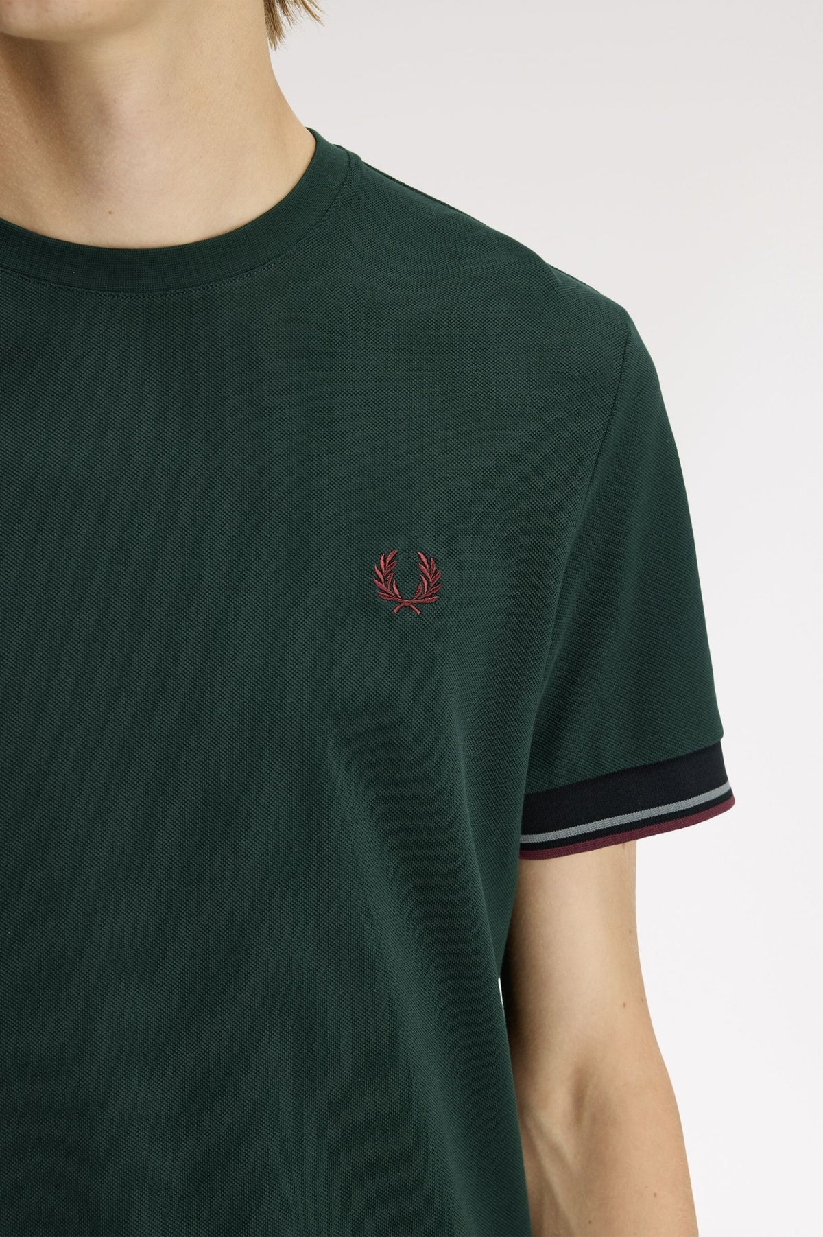 FRED PERRY TWIN TIPPED CUFF T-SHIRT