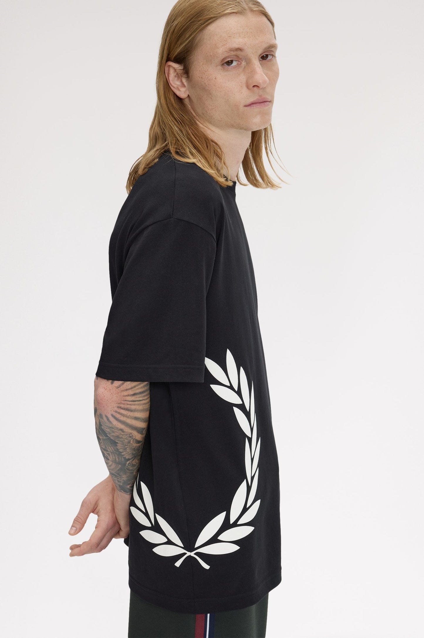 FRED PERRY TEXTURED LAUREL WREATH T SHIRT