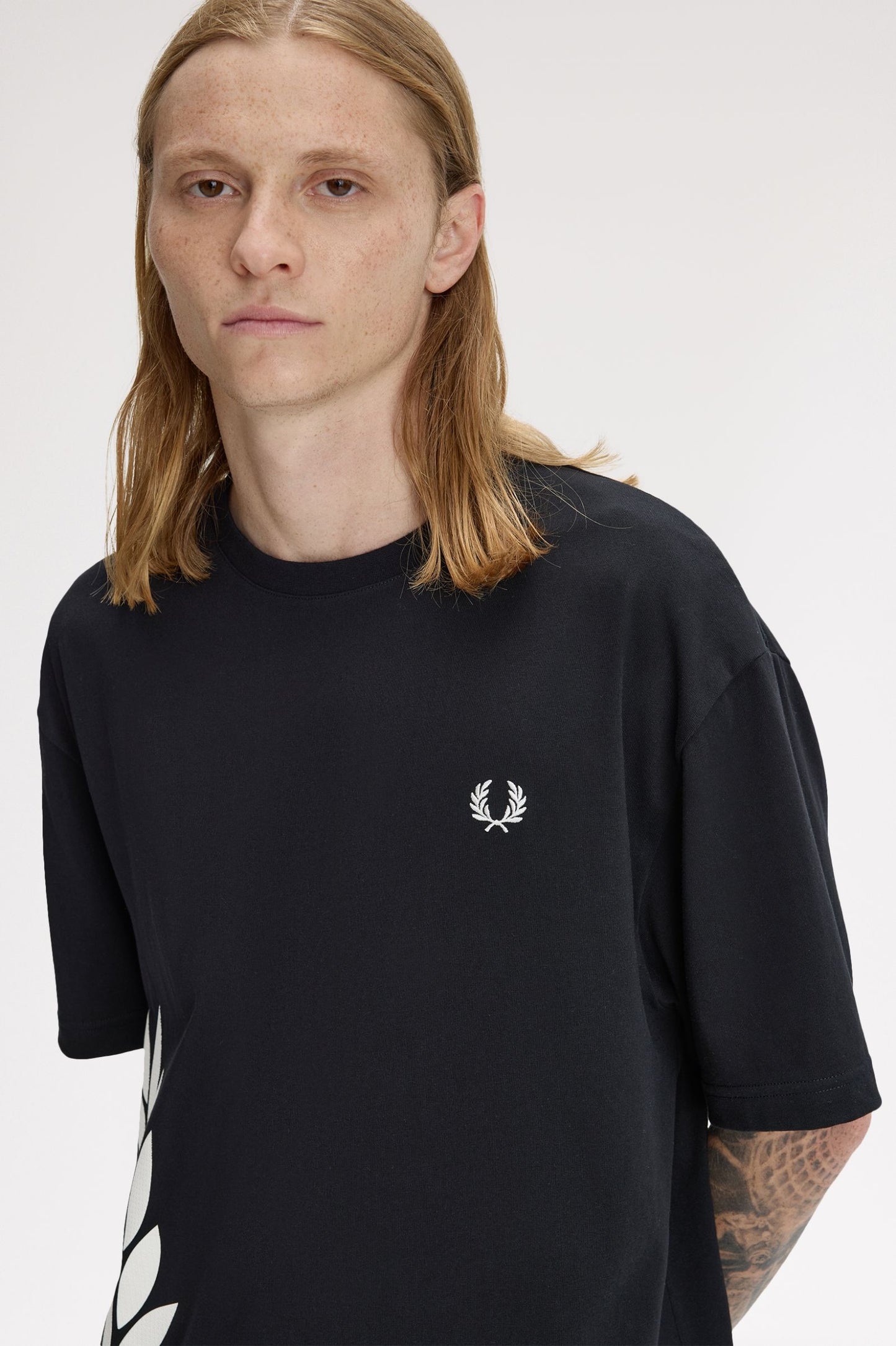 FRED PERRY TEXTURED LAUREL WREATH T SHIRT
