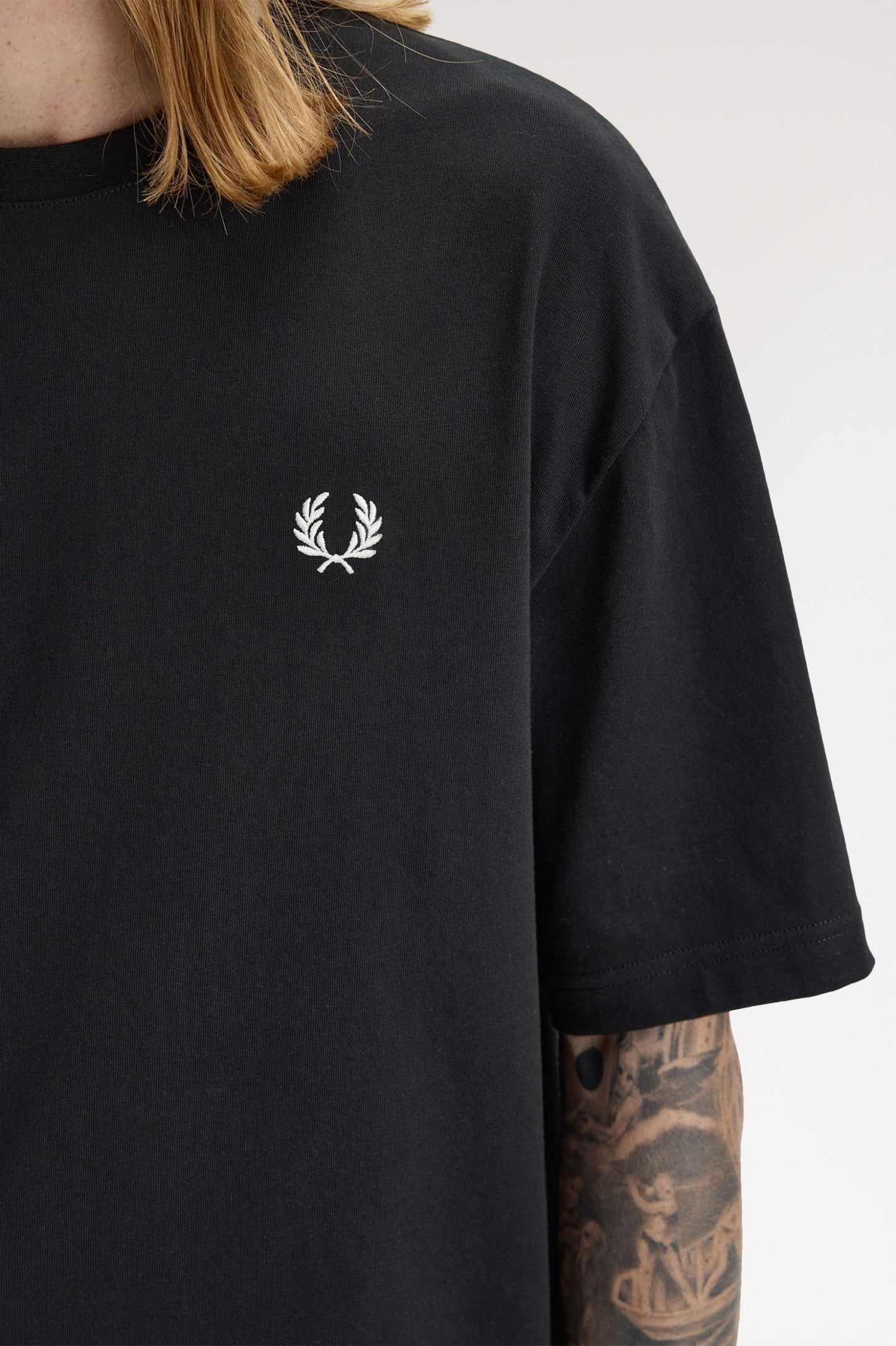 FRED PERRY TEXTURED LAUREL WREATH T SHIRT