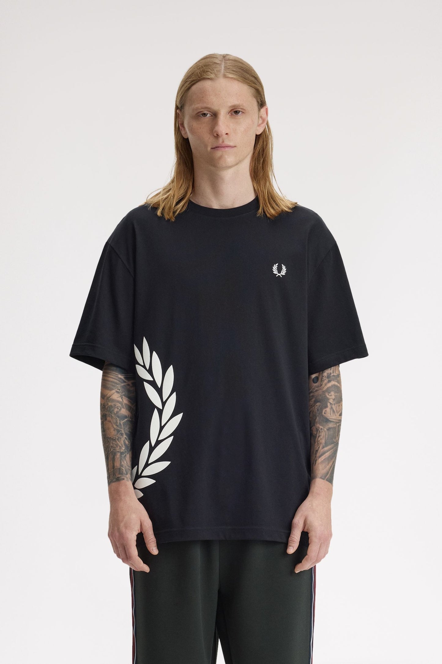 FRED PERRY TEXTURED LAUREL WREATH T SHIRT