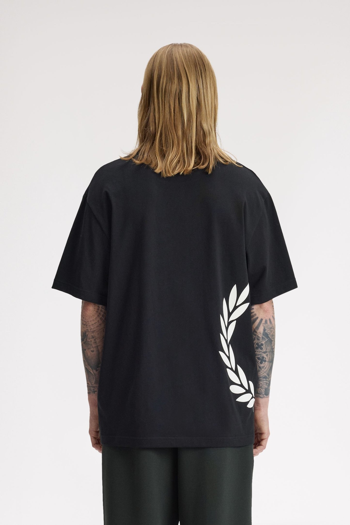 FRED PERRY TEXTURED LAUREL WREATH T SHIRT