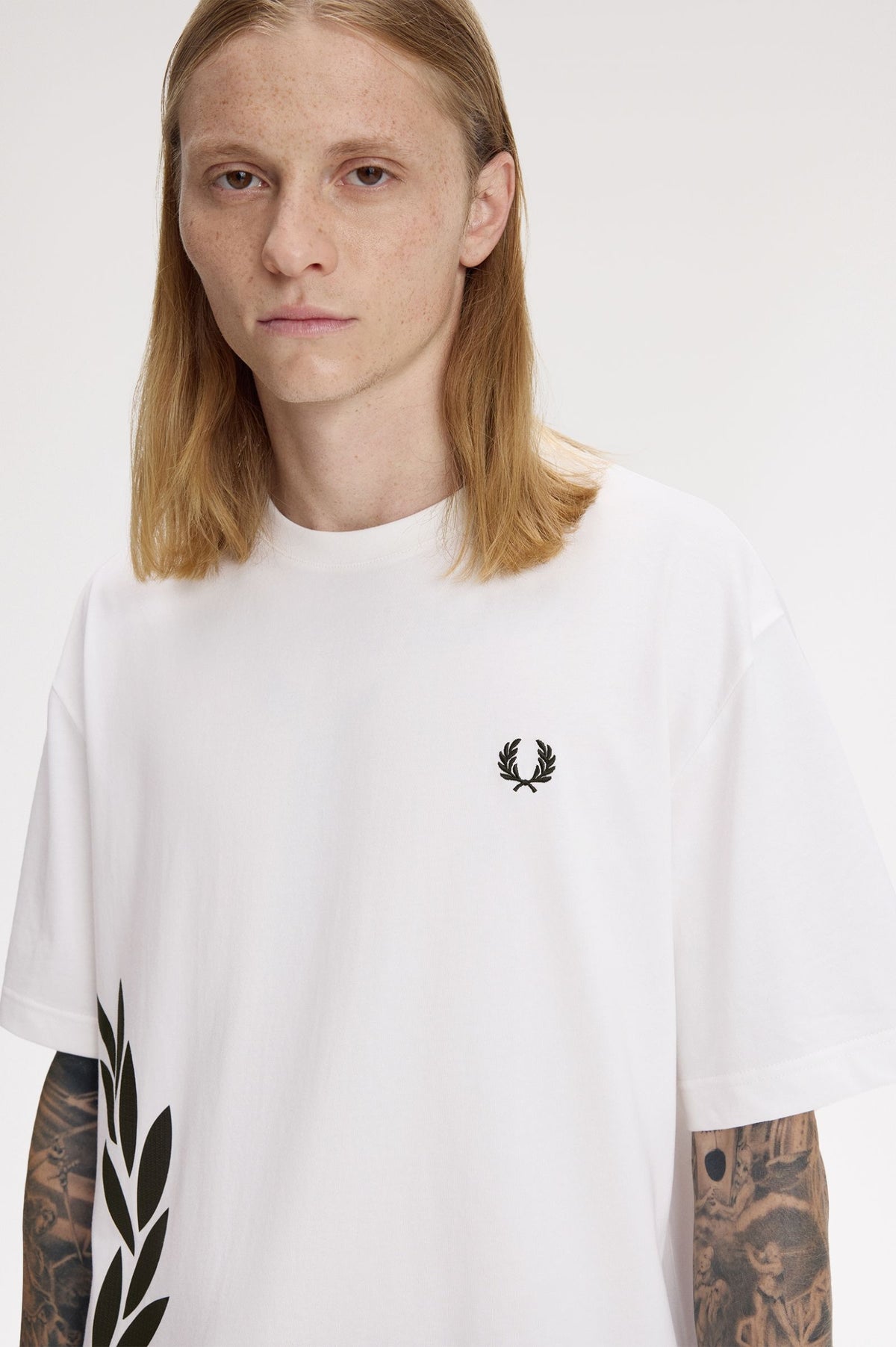 FRED PERRY TEXTURED LAUREL WREATH T SHIRT