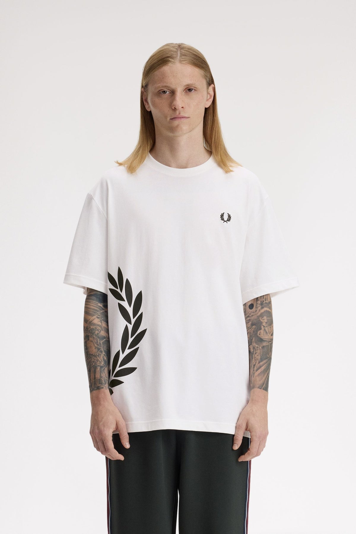 FRED PERRY TEXTURED LAUREL WREATH T SHIRT