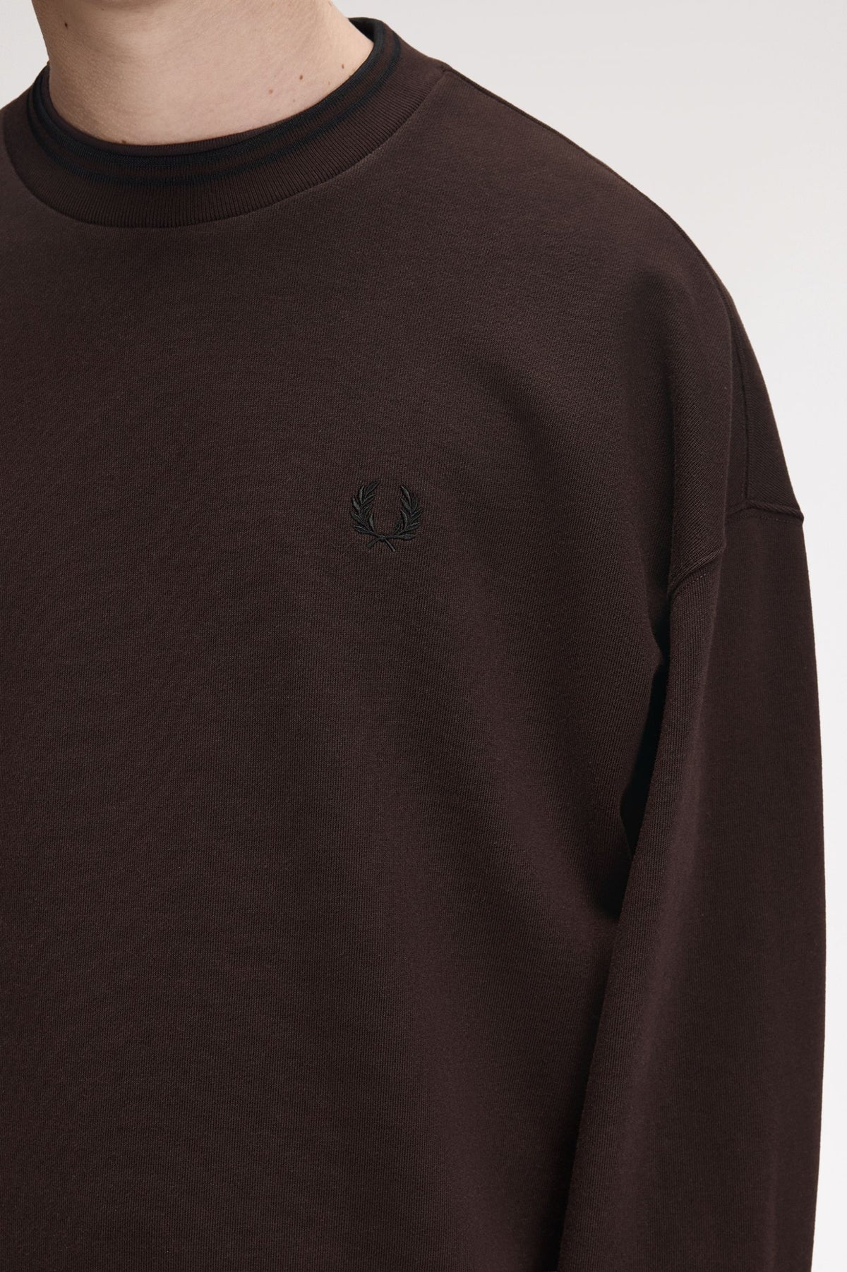 FRED PERRY OVERSIZED TIPPED SWEATSHIRT