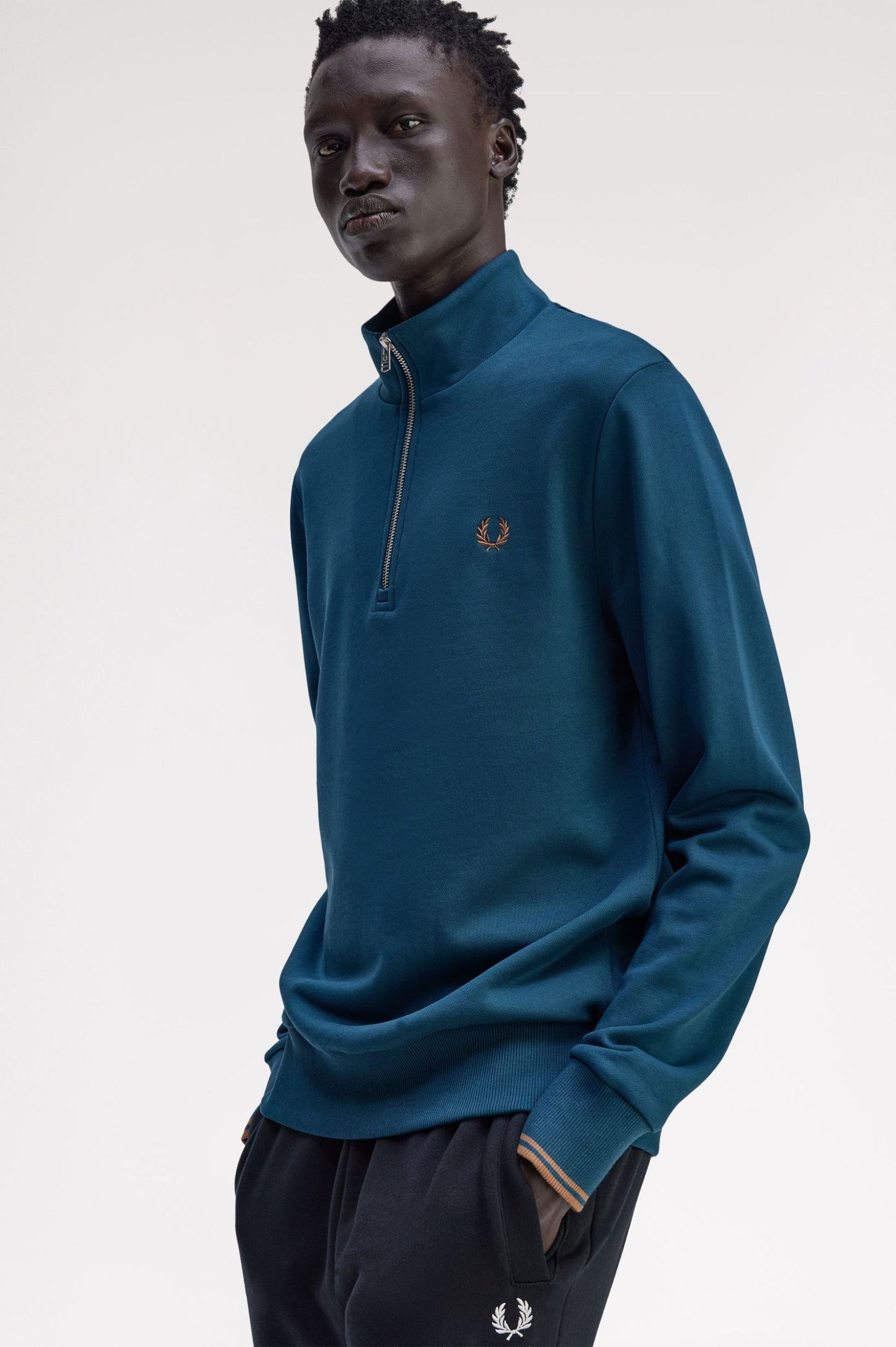 FRED PERRY HALF ZIP SWEATSHIRT