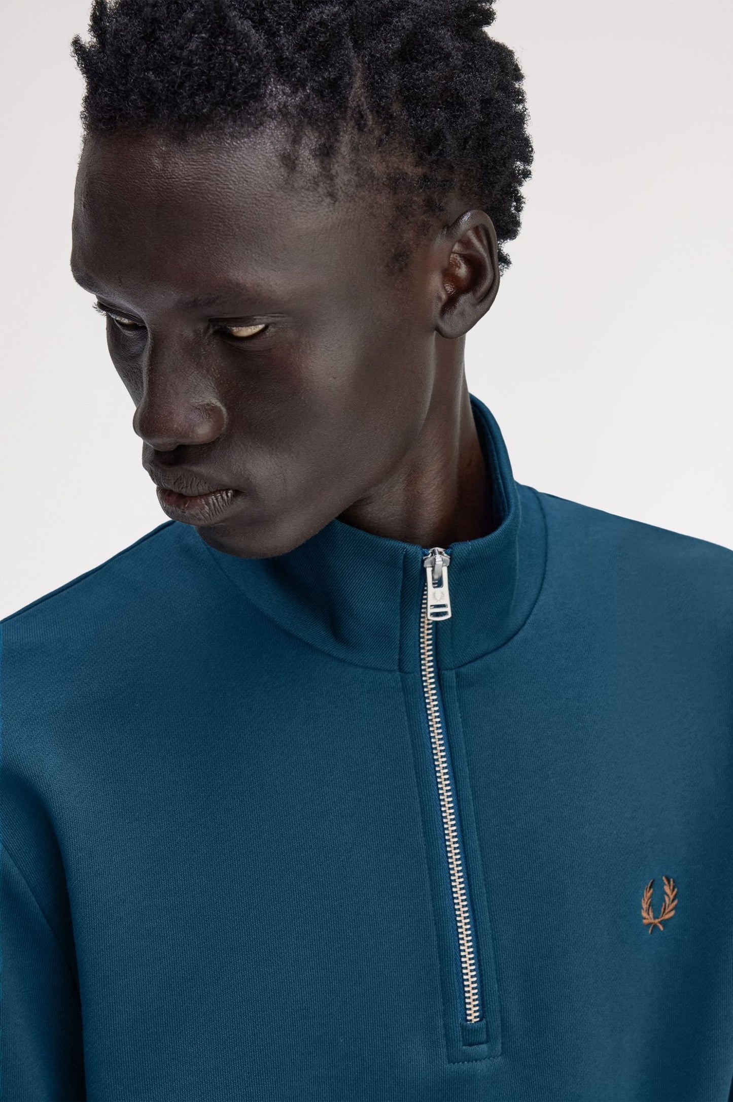 FRED PERRY HALF ZIP SWEATSHIRT