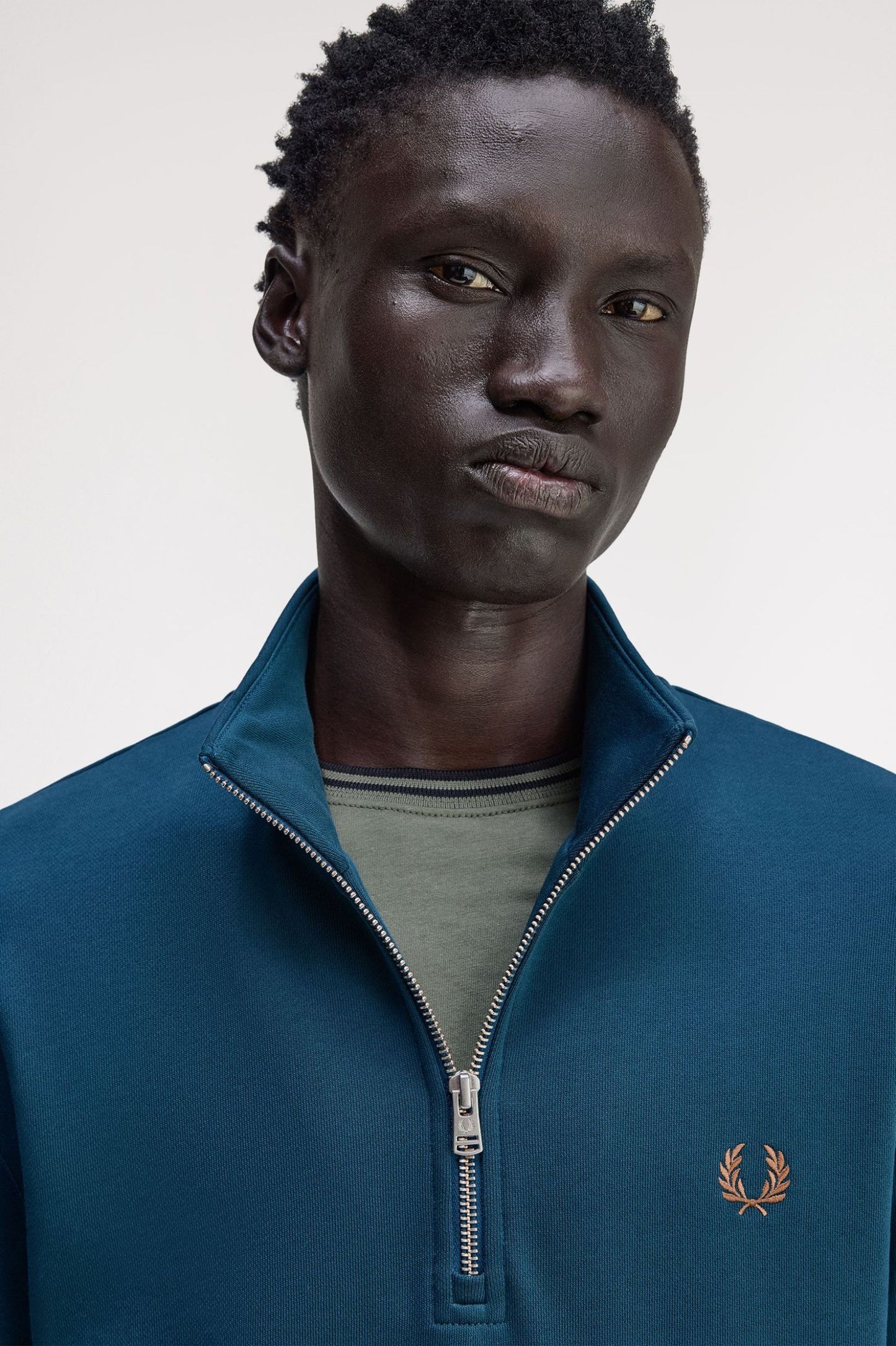 FRED PERRY HALF ZIP SWEATSHIRT