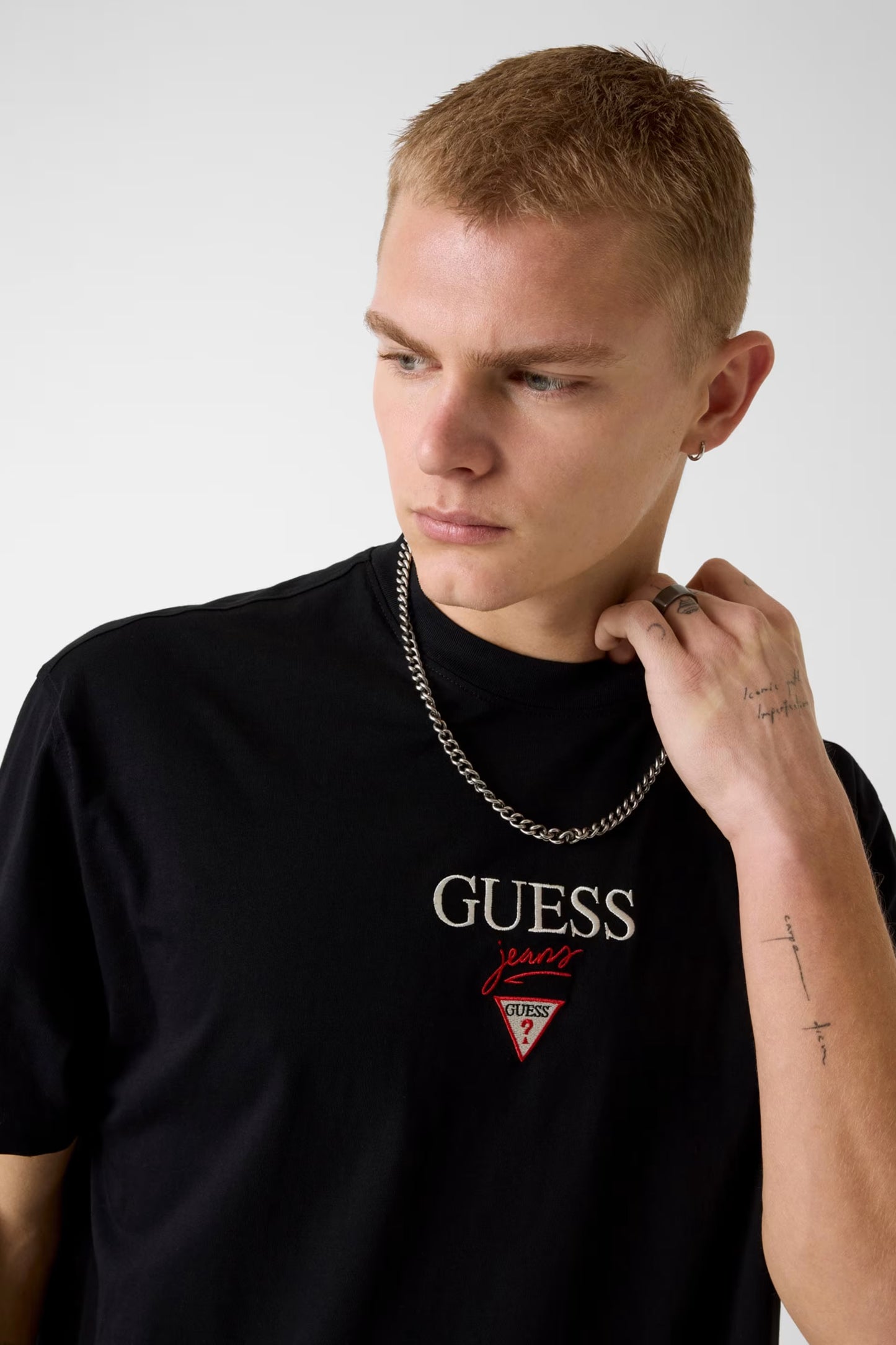 GUESS JEANS OVERSIZED PRINTED LOGO T SHIRT