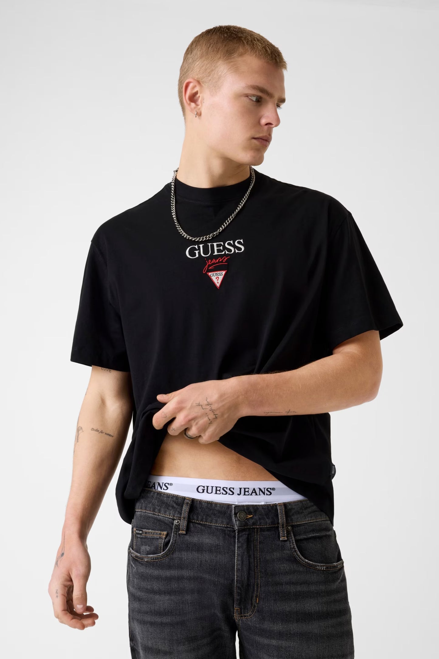 GUESS JEANS OVERSIZED PRINTED LOGO T SHIRT