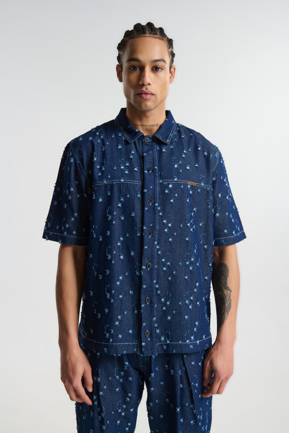 P/COC SS DISTRESSED DENIM SHIRT
