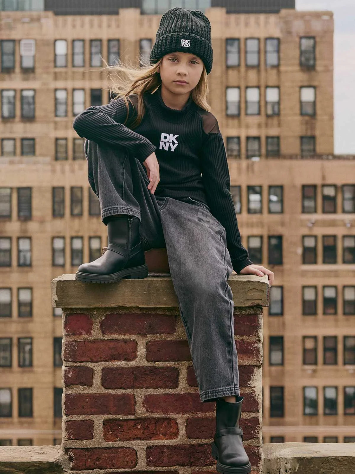 DKNY GIRLS THIN SWEATSHIRT WIHTH SEETHROUGH SHOULDER