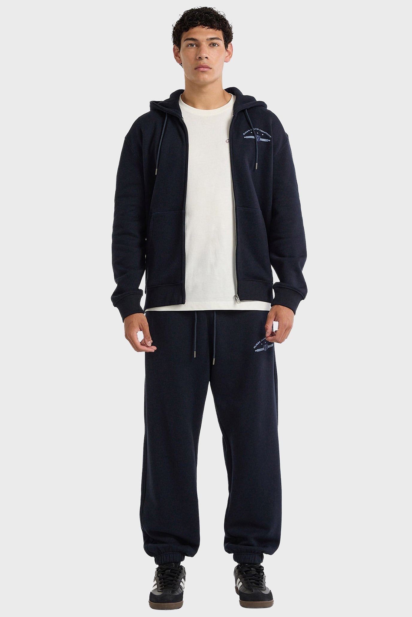 GUESS MAN PRINTED LOGO JOGGERS